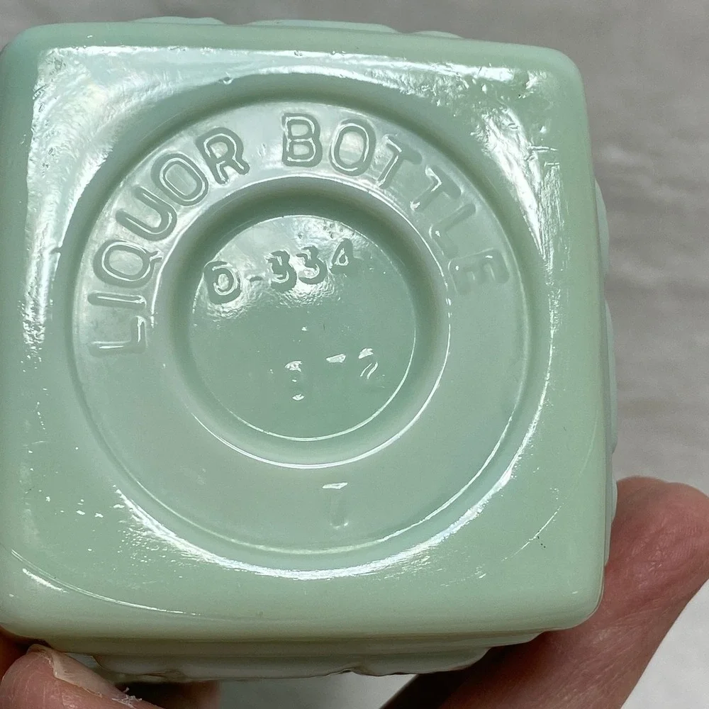 VTG 1972 Jim Beam Empty Jadeite Green Milk Glass Decanter Vase Barware Man‎ Cave